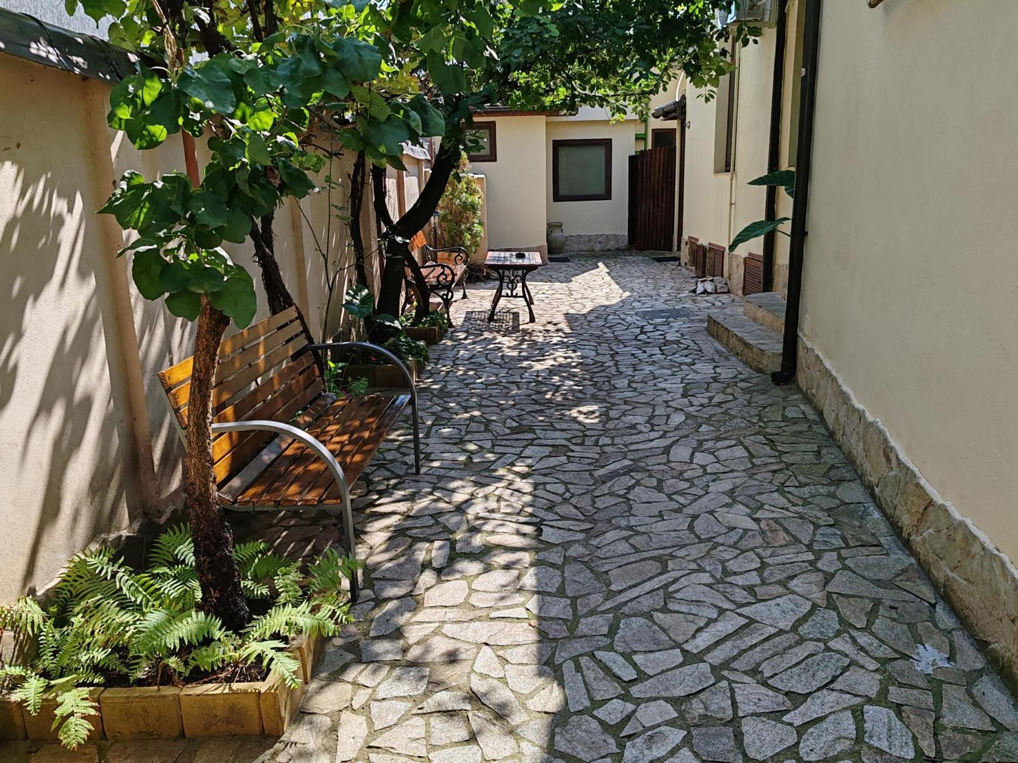 Arthouse Lucrezia Hotel Timişoara Exterior foto